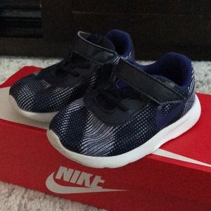 Toddler Nike roshes